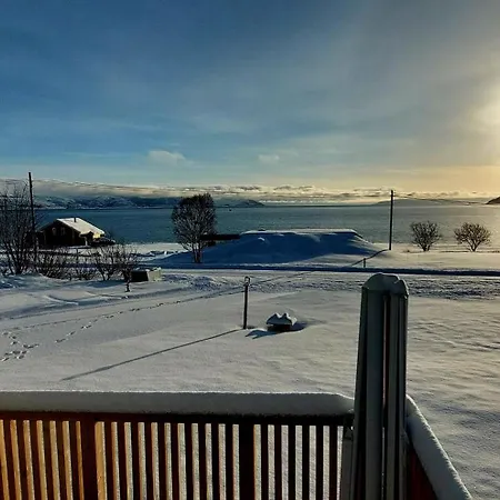 Senja Beach Lodge Holiday home *
