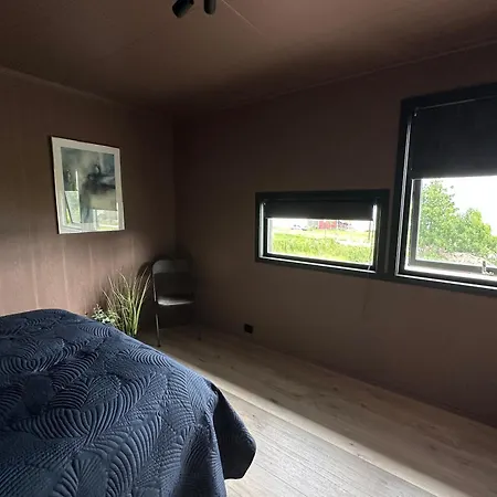 بيت للعطل Senja Beach Lodge *