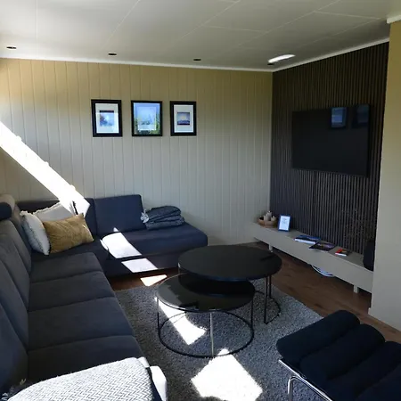 Senja Beach Lodge بيت للعطل